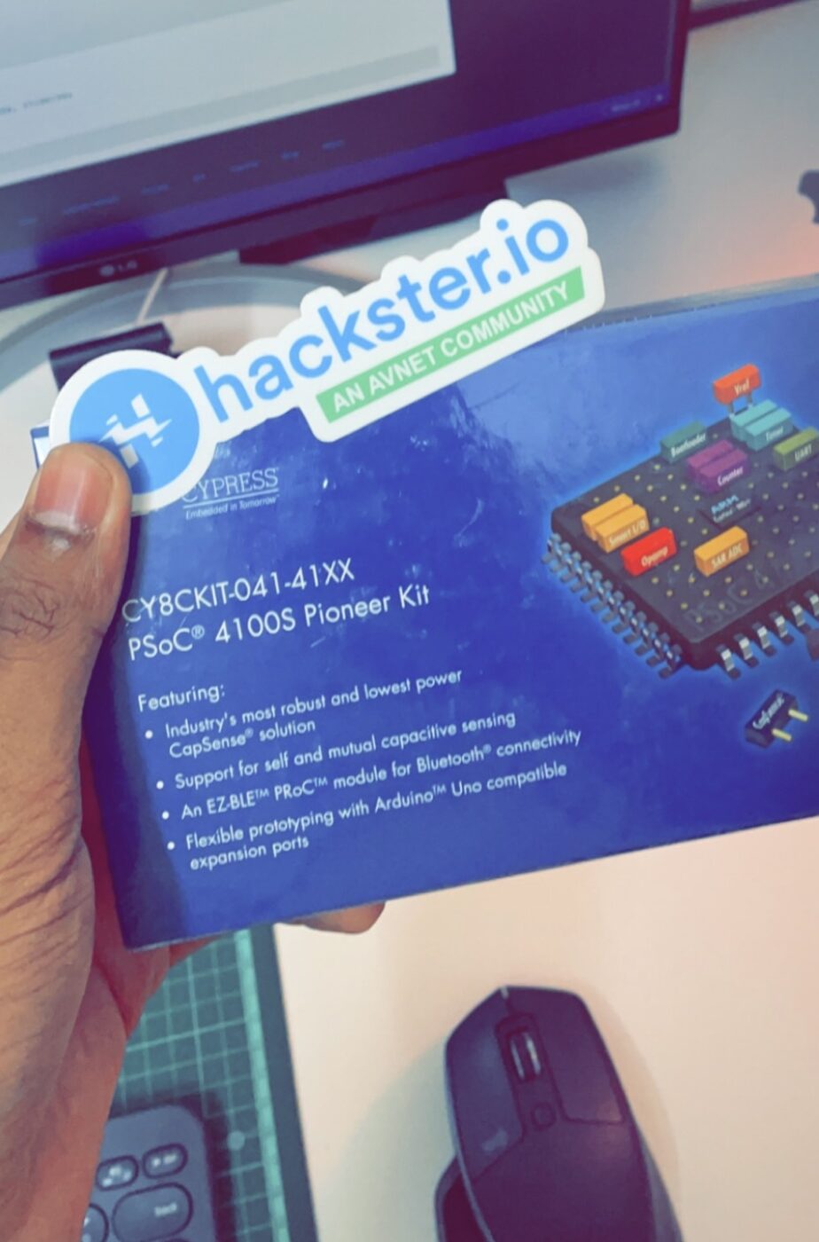 Sponsored dev kit from Hackster.io — Cypress PSoC 4100S